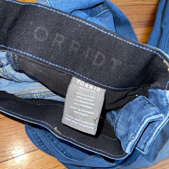 Torrid Bombshell Skinny Premium Jeans size 16R - Picture 6 of 8